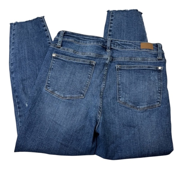 Judy Blue Mid Rise Vintage Relaxed Fit Cropped Distressed Raw Hem Jeans 11/30 - Picture 4 of 16